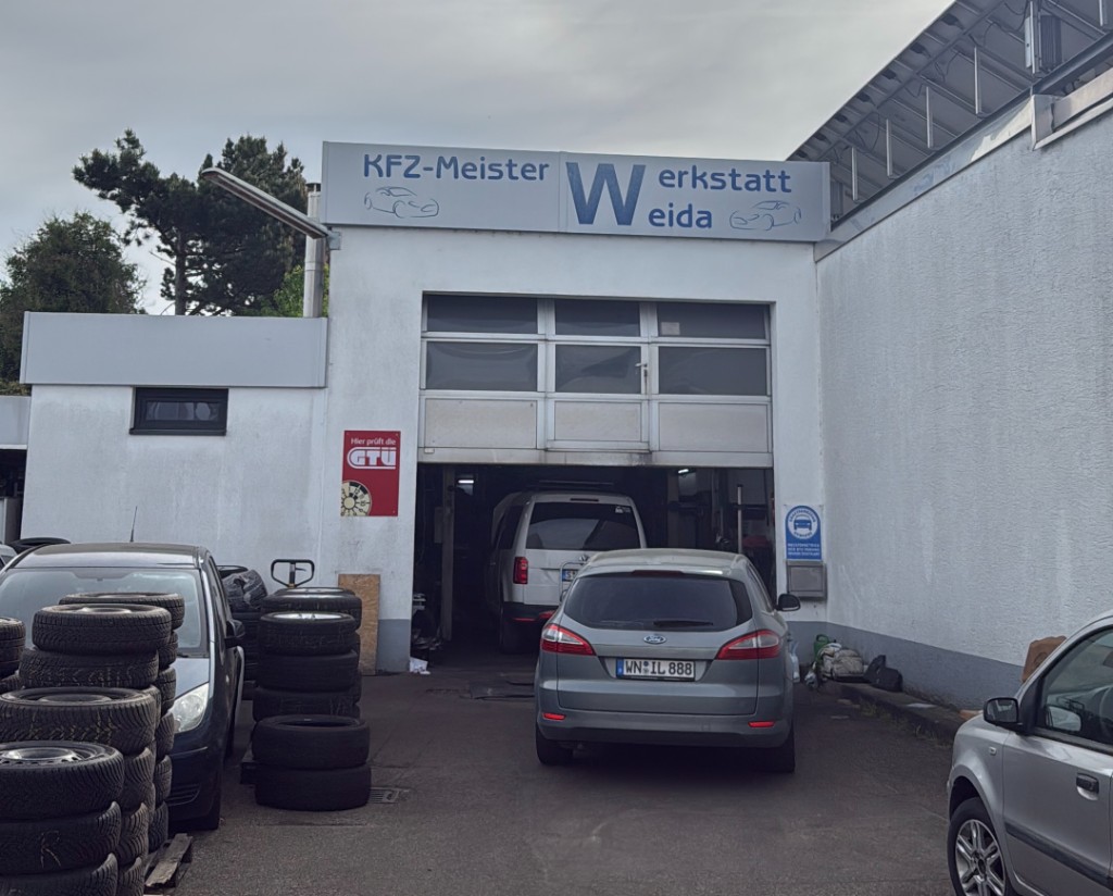 Außenansicht der Kfz-Meisterwerkstatt Weida in Waiblingen